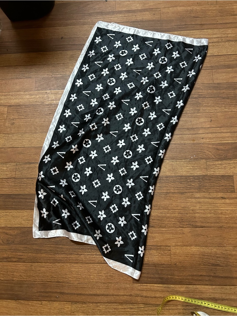 Louis Vuitton Black Satin Floral Logo Scarf with White Trim - Picture 3 of 5